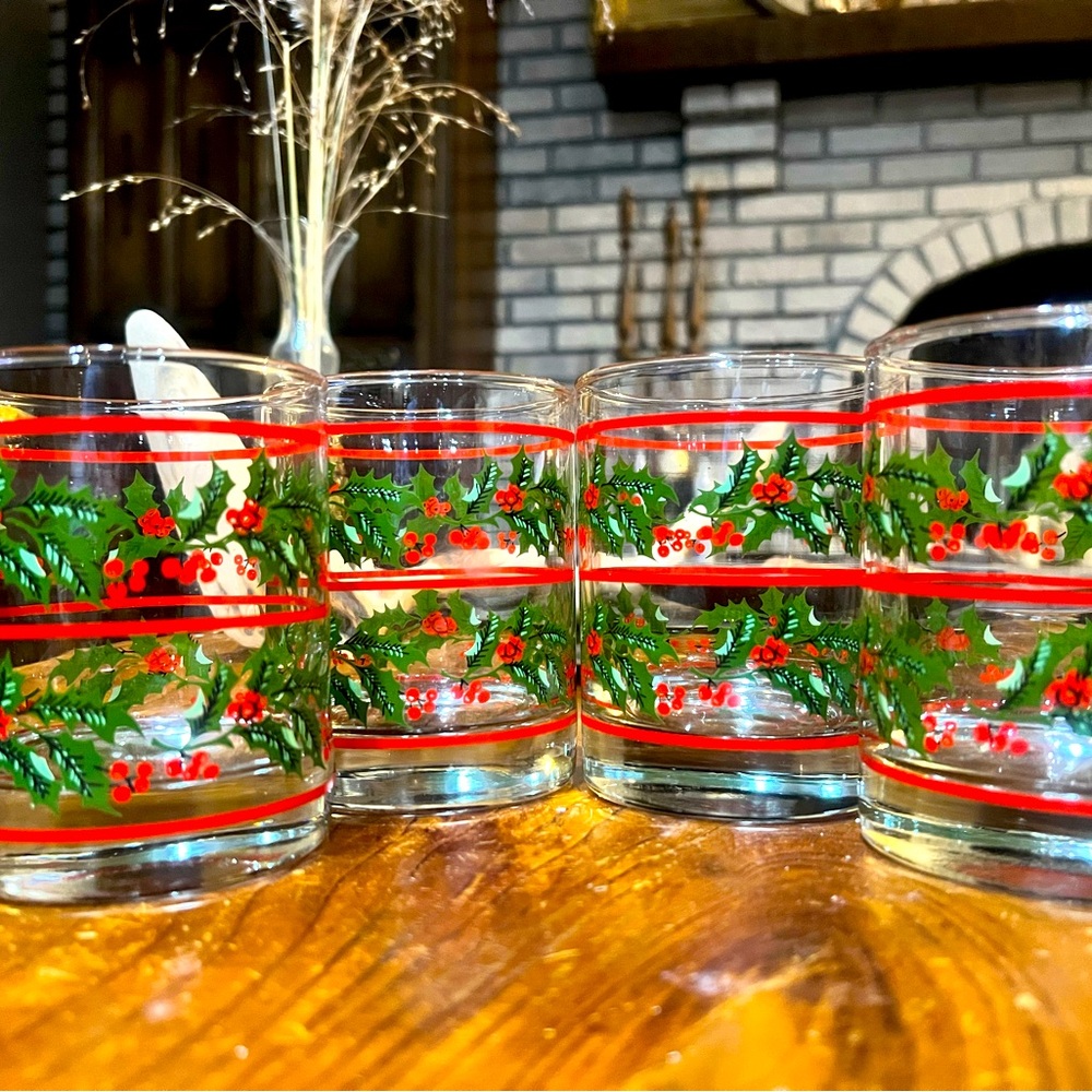 Set of 4 vintage holiday Indiana glass drinkware